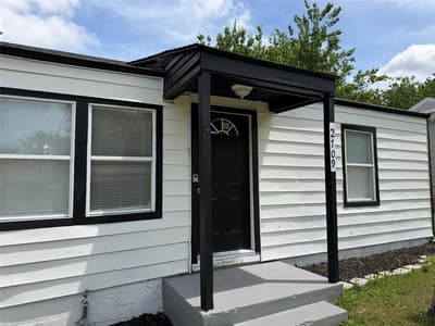 2709 Hanger, Fort Worth TX 76105