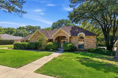 3813 Cambridge Circle W, Bedford TX 76021