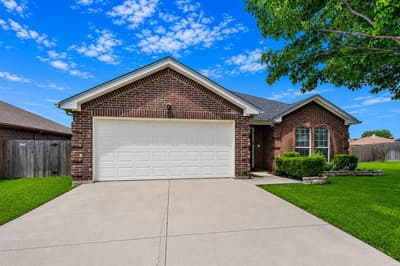 445 Vista Way Drive, Saginaw TX 76179