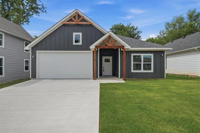 110 W Hull Street, Denison TX 75021