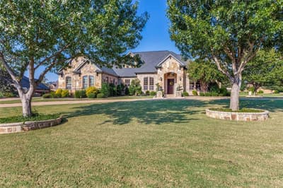 1036 Falcon Creek Drive, Kennedale TX 76060