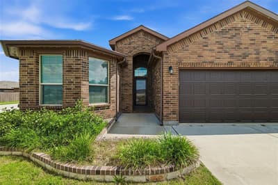 948 Meadow Scape Drive, Fort Worth TX 76028 - Photo 2