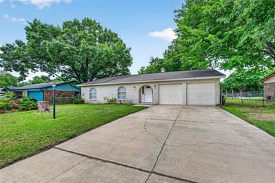 910 Kerry Street, Benbrook TX 76126 - Photo 2
