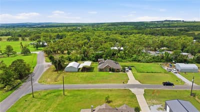 101 Hampton Lane, Springtown TX 76082 - Photo 2