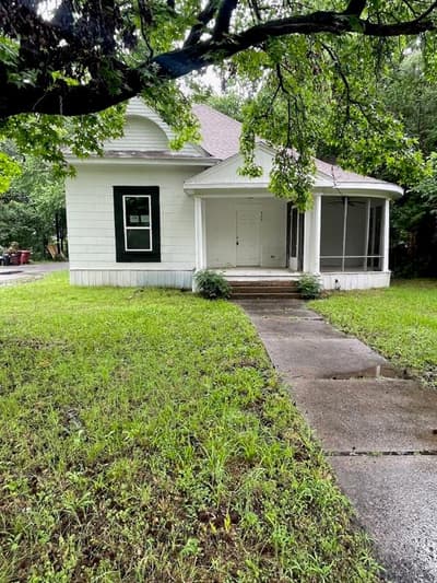 320 W 6th Street, Bonham TX 75418