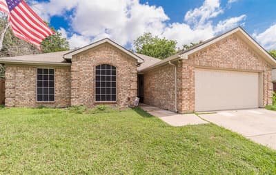 911 W Lynn Creek Drive, Arlington TX 76001