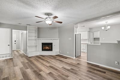 2728 Jewell Drive, Arlington TX 76016 - Photo 2
