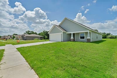624 Crockett Drive, Cleburne TX 76033 - Photo 2
