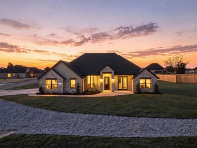 2148 Middlewood Circle, Granbury TX 76049 - Photo 2