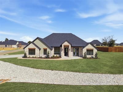 2148 Middlewood Circle, Granbury TX 76049
