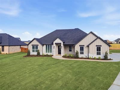 2120 Middlewood Circle, Granbury TX 76049 - Photo 3