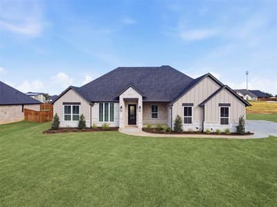 2120 Middlewood Circle, Granbury TX 76049