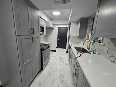 715 N Deerfield Circle, Arlington TX 76015