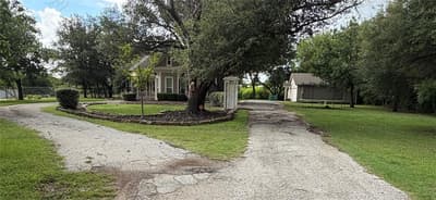 445 W Belknap Street, Jacksboro TX 76458 - Photo 2