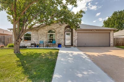 308 Candlestick Trail, Saginaw TX 76179