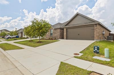 1210 Grand View Drive, Ennis TX 75119