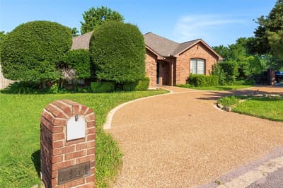 7454 Queensbury Circle, Fort Worth TX 76133 - Photo 3