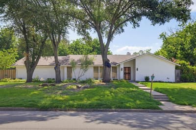 21 Crosslands Road, Benbrook TX 76132
