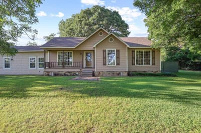 1045 Middle Road, Denison TX 75021