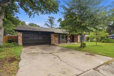 6801 Yolanda Drive, Fort Worth TX 76112 - Photo 2