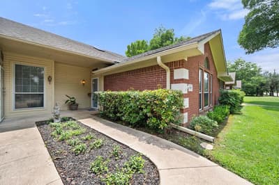 1209 W 3rd Avenue, Corsicana TX 75110 - Photo 2
