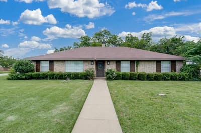 1706 Stagecoach Drive, Pantego TX 76013