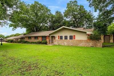 110 W Crockett Street, Wolfe City TX 75496