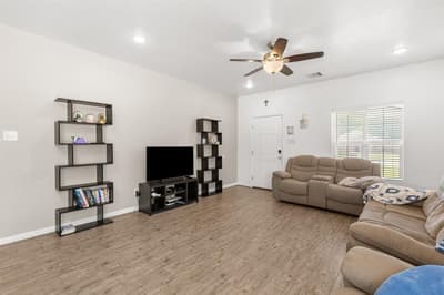 300 N Bermuda Street, Lacy Lakeview TX 76705 - Photo 5