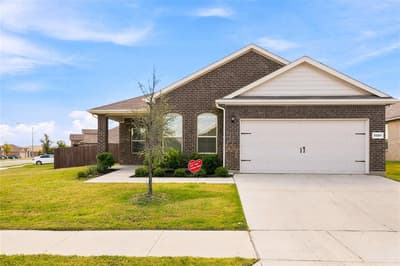 5201 Petal Meadows Drive, Fort Worth TX 76179 - Photo 2