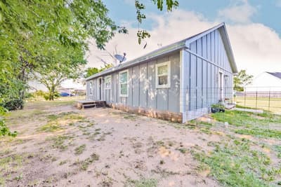 709 W Live Oak Street, Alvord TX 76225