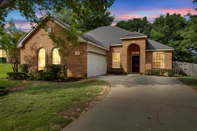 708 Hummingbird Trail, Crowley TX 76036
