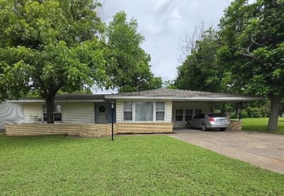 215 Woodard Avenue, Cleburne TX 76033