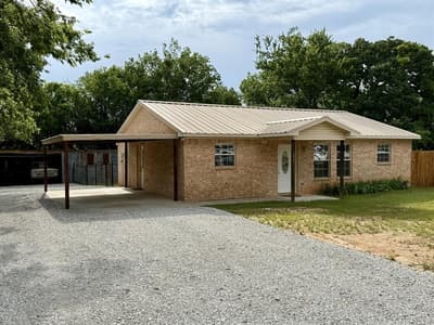 606 S Hubbard Street, Alvord TX 76225