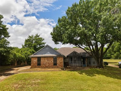 1905 Wedgewood Drive, Grand Prairie TX 75050