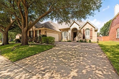 2401 Brown Bear Way, Euless TX 76039