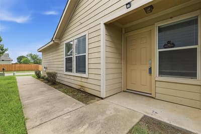 10716 Wild Oak Drive, Fort Worth TX 76140 - Photo 2