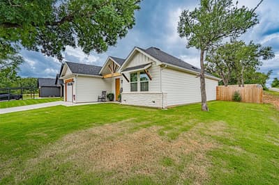 5900 S Lakeside Hills Court, Granbury TX 76048 - Photo 2