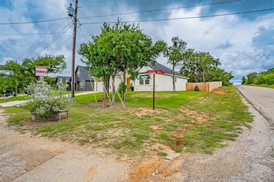 5900 S Lakeside Hills Court, Granbury TX 76048 - Photo 3