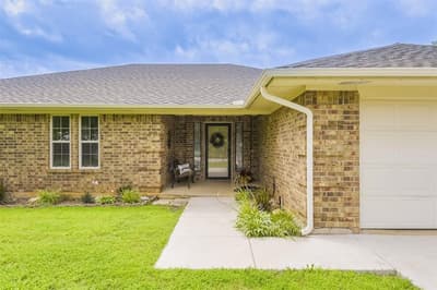 257 Spring Brook Drive, Mansfield TX 76063 - Photo 2
