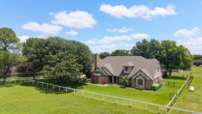 8111 Russell Curry Road, Arlington TX 76001