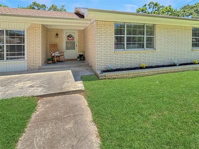 305 S Weatherford Street, Chico TX 76431
