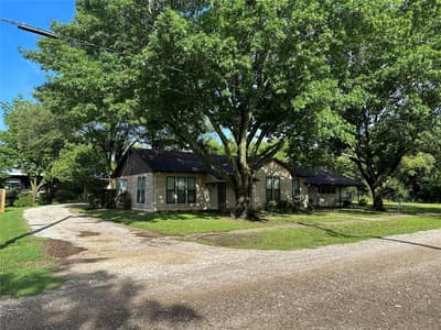 604 Harrel Avenue, Bynum TX 76631 - Photo 3