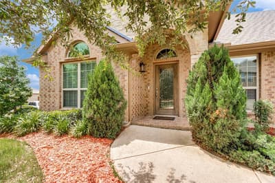 27 Oakridge Lane, Edgecliff Village TX 76134
