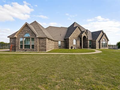 5713 Fogata Lane, Fort Worth TX 76036 - Photo 2