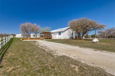 320 English Court, Springtown TX 76082 - Photo 5