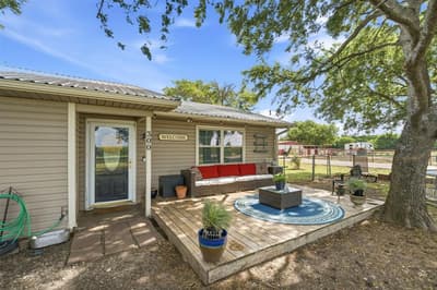300 W Locust Street, Leonard TX 75452