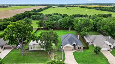 1004 E Main Street, Tioga TX 76271
