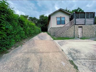 323 Sparks Street, Dallas TX 75203