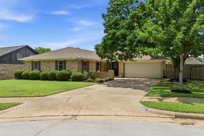2915 Post Oak Court, Bedford TX 76021