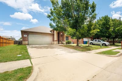 1005 Oarlock Drive, Crowley TX 76036